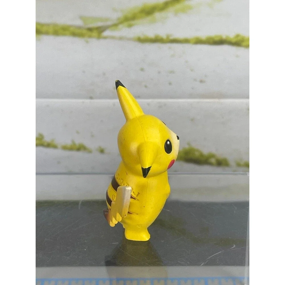 Pokemon Nintendo TOMY Quizzical Pikachu Figure Figurine PVC Vintage